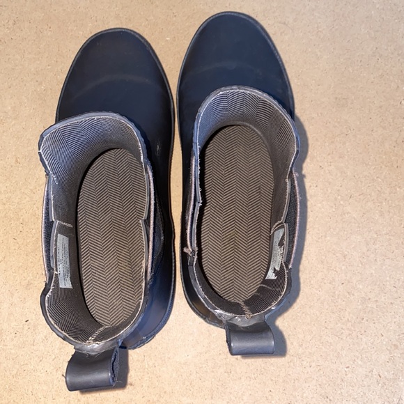 Chaps Womens Rubber Booties. Size 6 - Picture 7 of 8